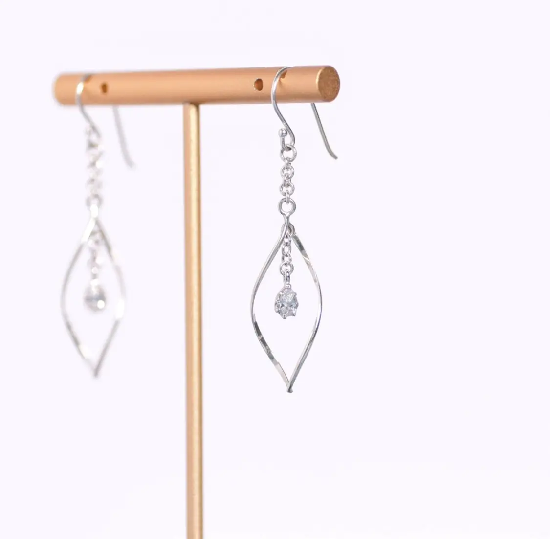 ダイヤモンドのドロップピアス